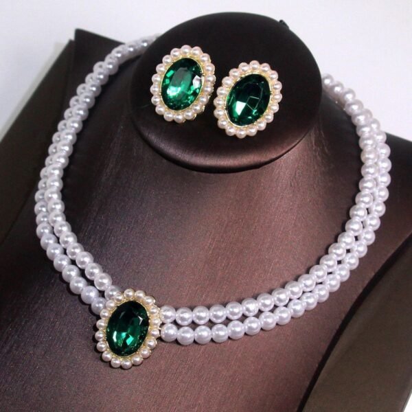 Green stone choker