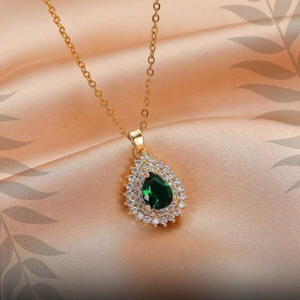 Modern green emerald jewelry set - Image 2