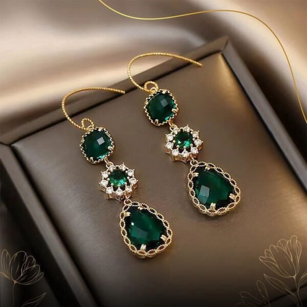 Modern green emerald jewelry set - Image 4