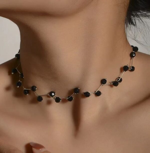 Minimal pearl Choker
